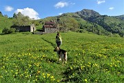 20 Passiamo tra baite abbandonate 